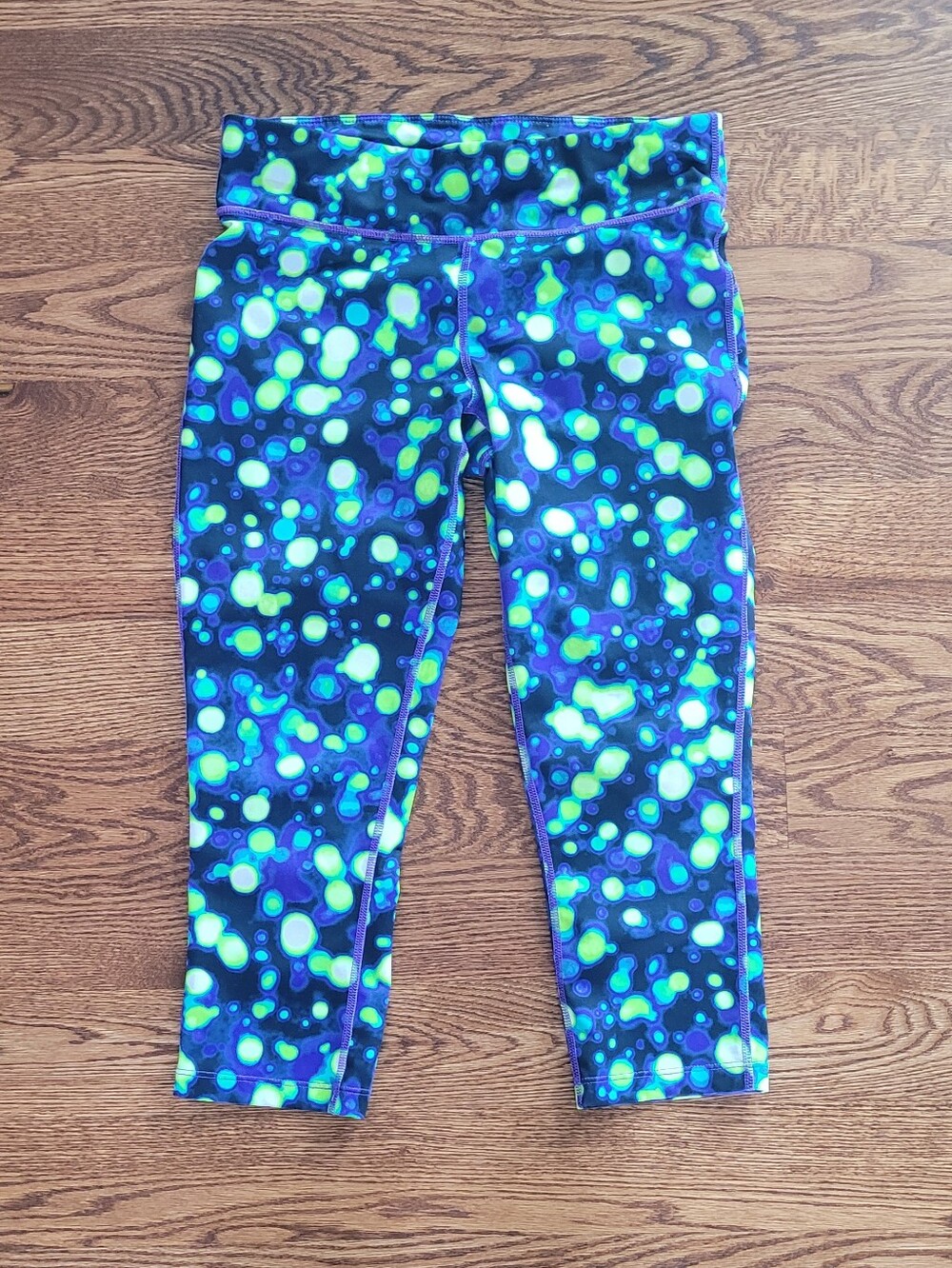 Xersion Neon Dot Capri Active Leggings